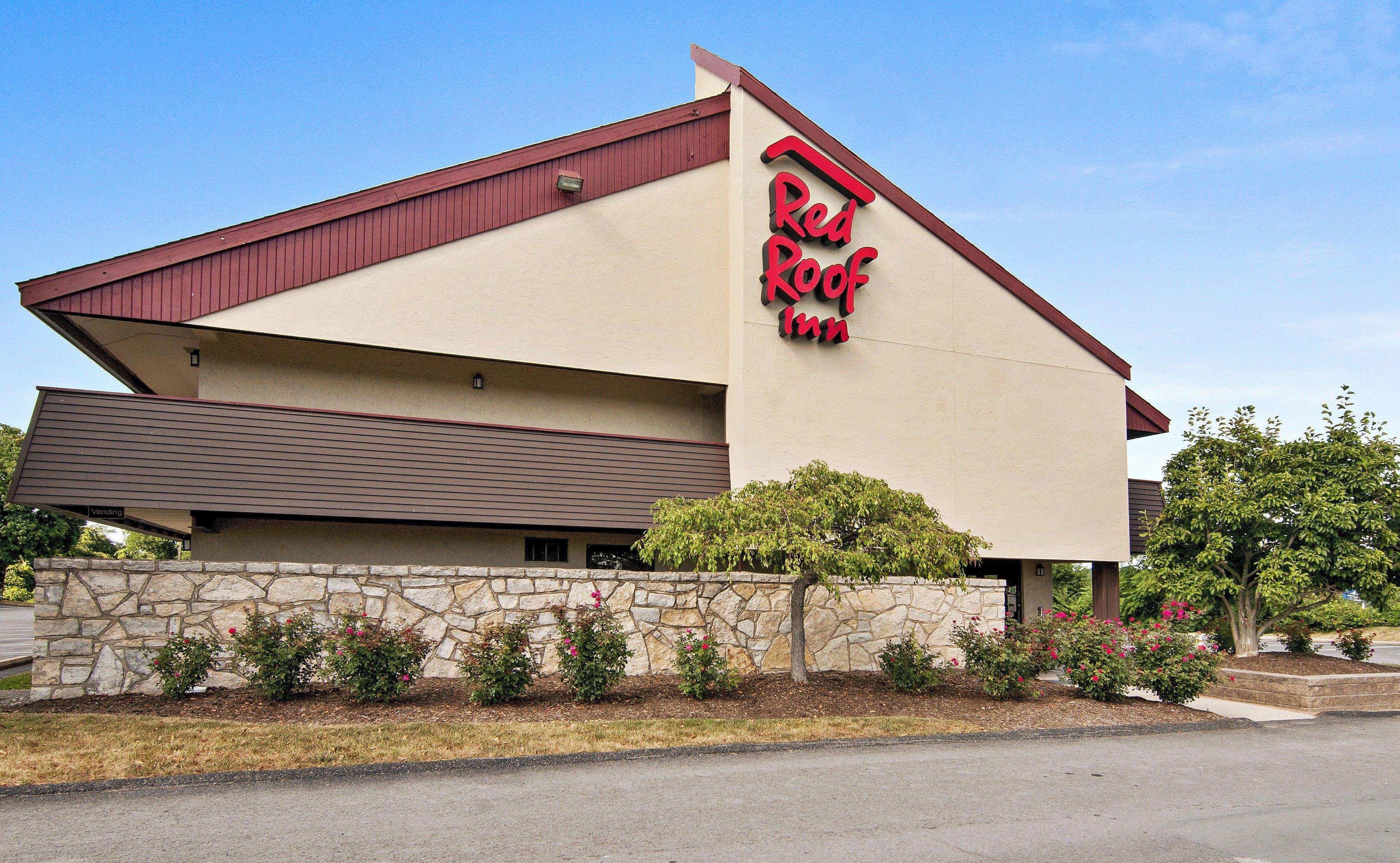 Red Roof Inn פיירמונט מראה חיצוני תמונה