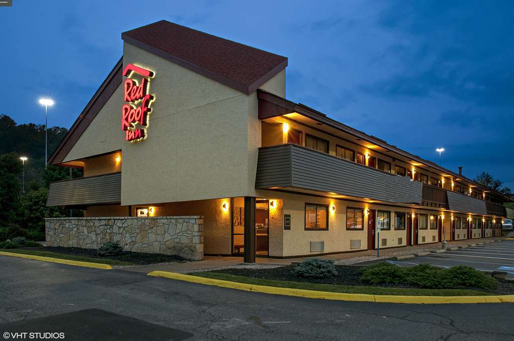 Red Roof Inn פיירמונט מראה חיצוני תמונה