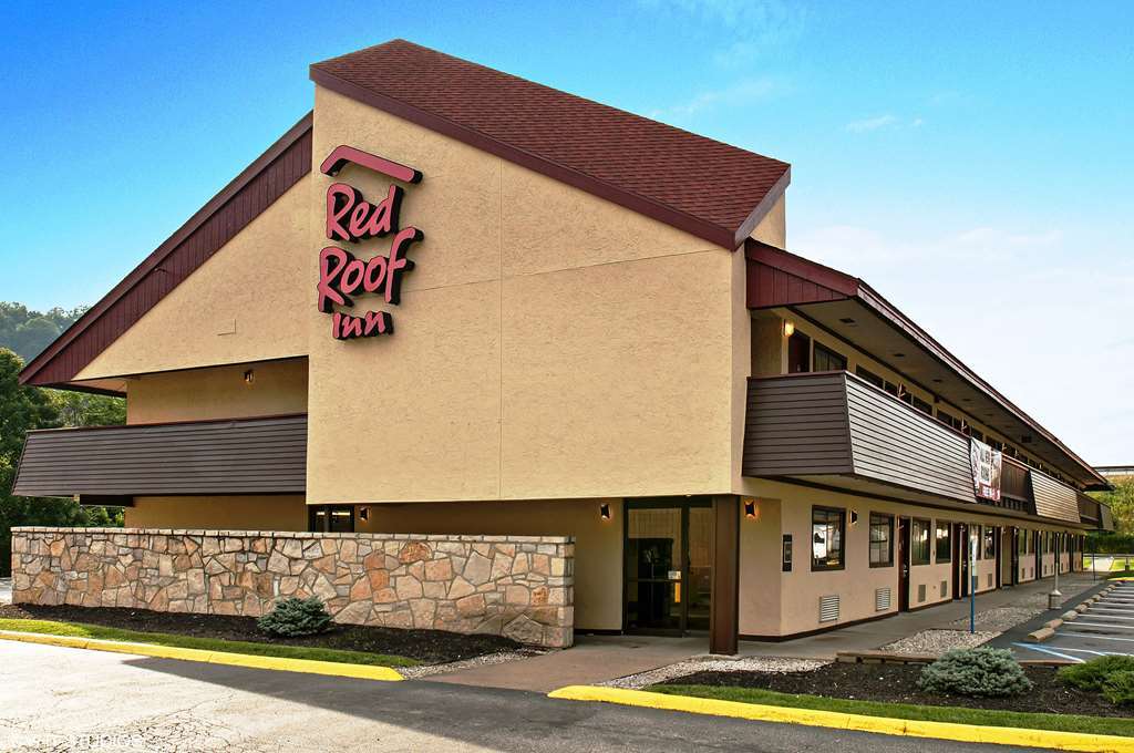 Red Roof Inn פיירמונט מראה חיצוני תמונה